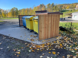 Nová kontejnerová stání v obci Jasenná: Funkčnost a přírodní design - 6
